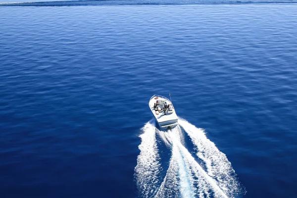 Hamptons Boat Tour for an Unforgettable Coastal Experience